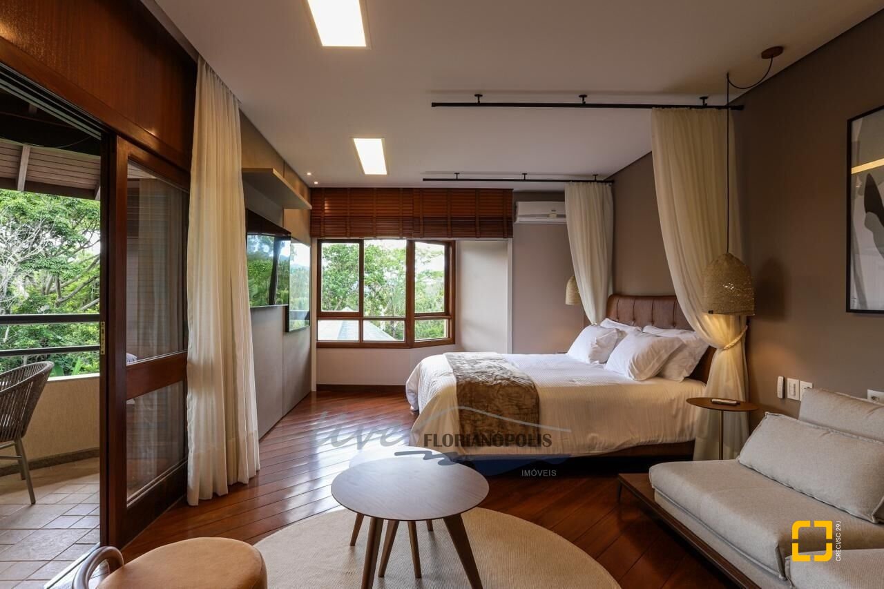 Casa com 1000m², 6 quartos (sendo 6 suítes), no bairro Ratones em Florianópolis