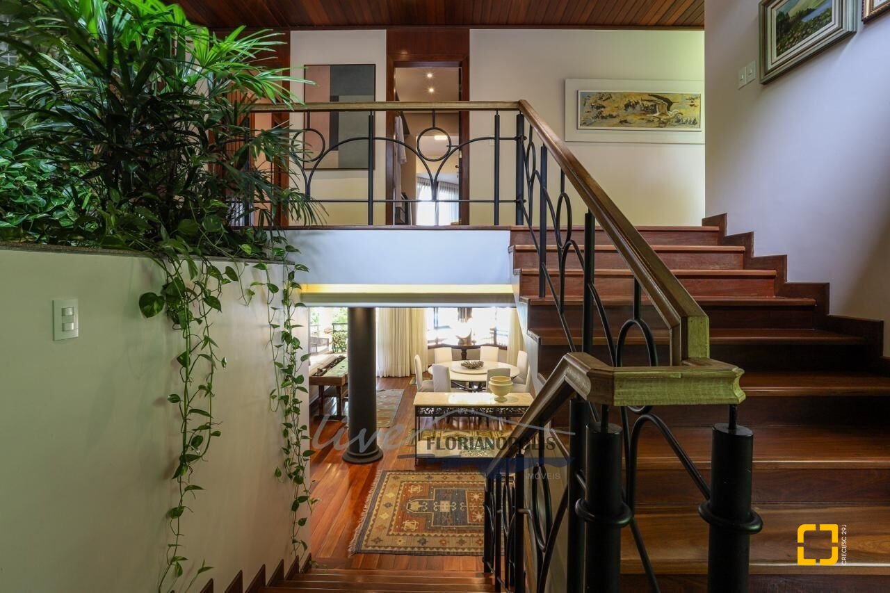 Casa com 1000m², 6 quartos (sendo 6 suítes), no bairro Ratones em Florianópolis