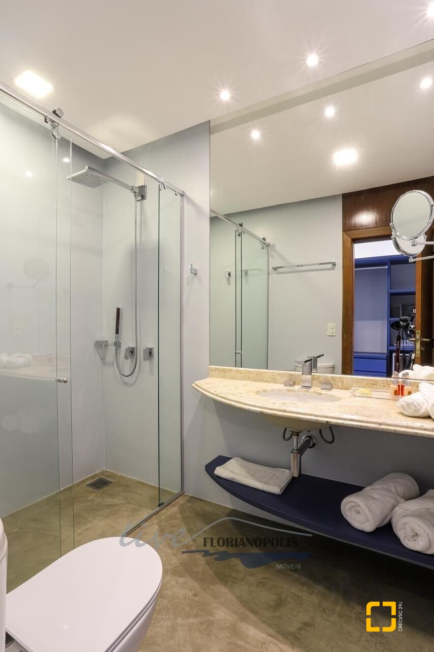 Casa com 1000m², 6 quartos (sendo 6 suítes), no bairro Ratones em Florianópolis