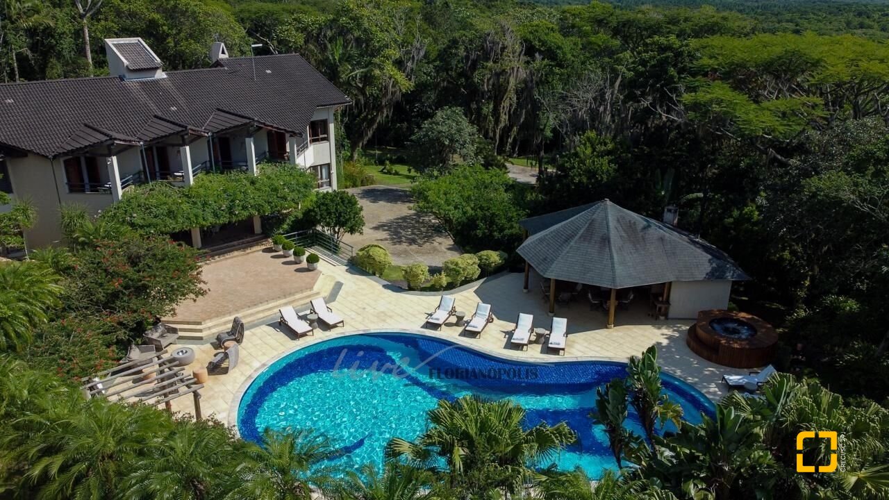 Casa com 1000m², 6 quartos (sendo 6 suítes), no bairro Ratones em Florianópolis