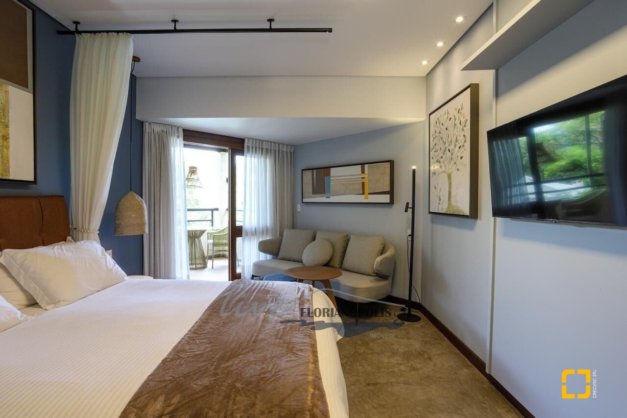 Casa com 1000m², 6 quartos (sendo 6 suítes), no bairro Ratones em Florianópolis