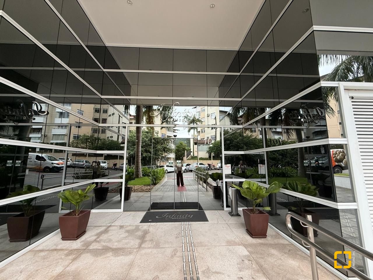 Sala com 26m², 1 garagem, no bairro Itacorubi em Florianópolis