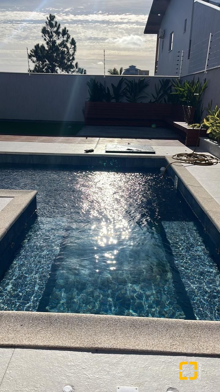 Casa com 153m², 3 quartos (sendo 1 suíte), 2 garagens, no bairro Pinheira em Palhoça