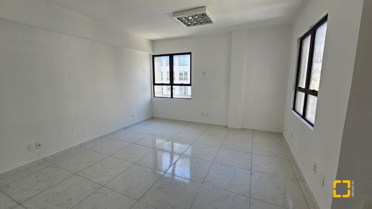 Sala com 34m², 1 garagem, no bairro Trindade em Florianópolis