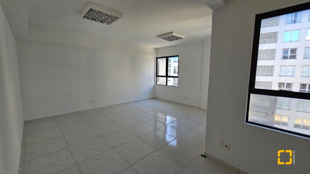Sala com 26m², 1 garagem, no bairro Trindade em Florianópolis