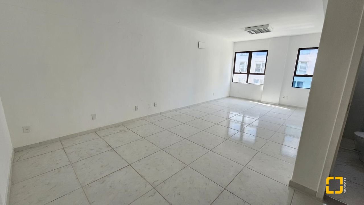 Sala com 26m², 1 garagem, no bairro Trindade em Florianópolis