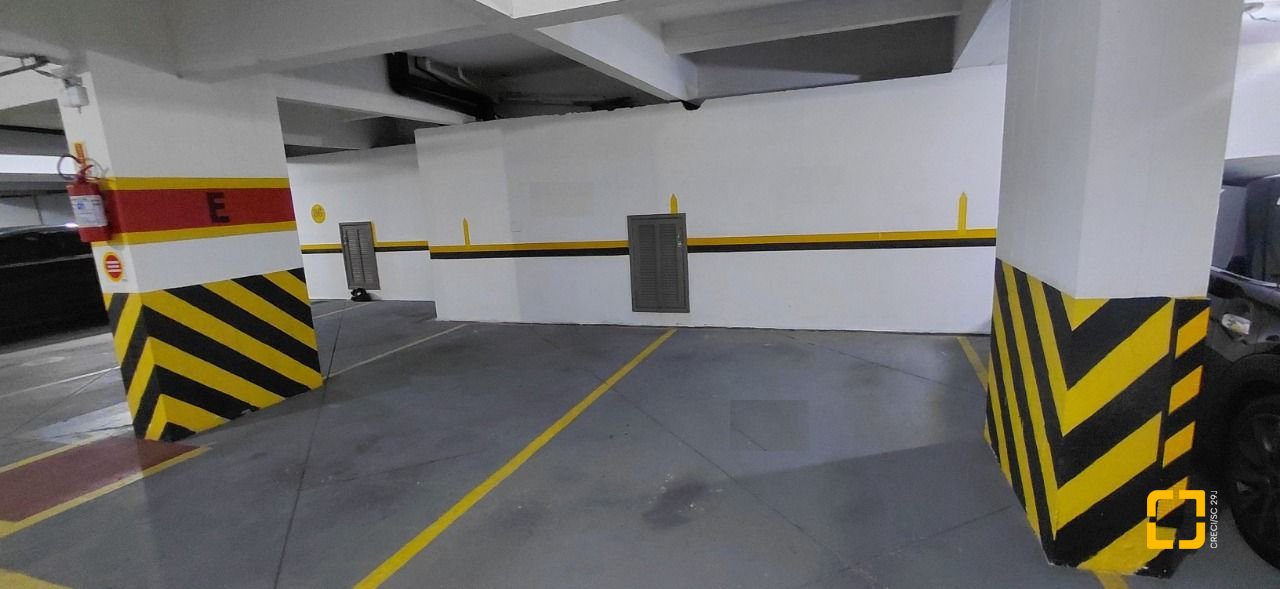 Sala com 32m², 1 garagem, no bairro Centro em Florianópolis