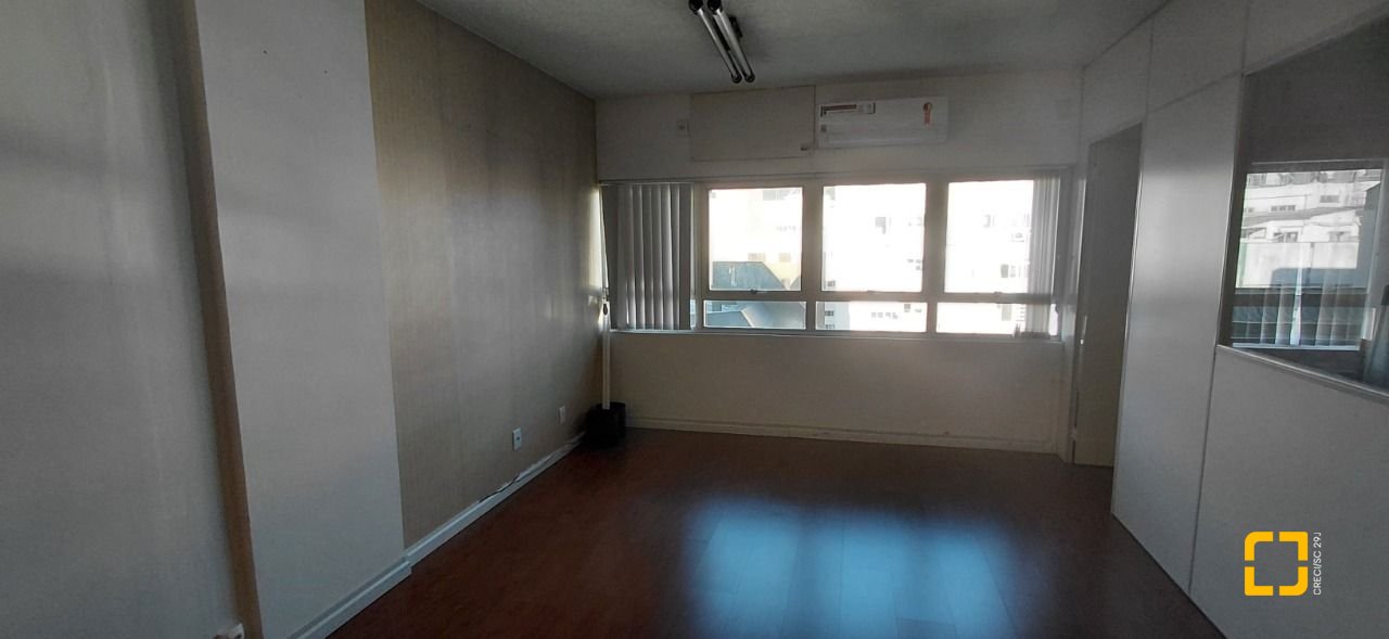 Sala com 32m², 1 garagem, no bairro Centro em Florianópolis