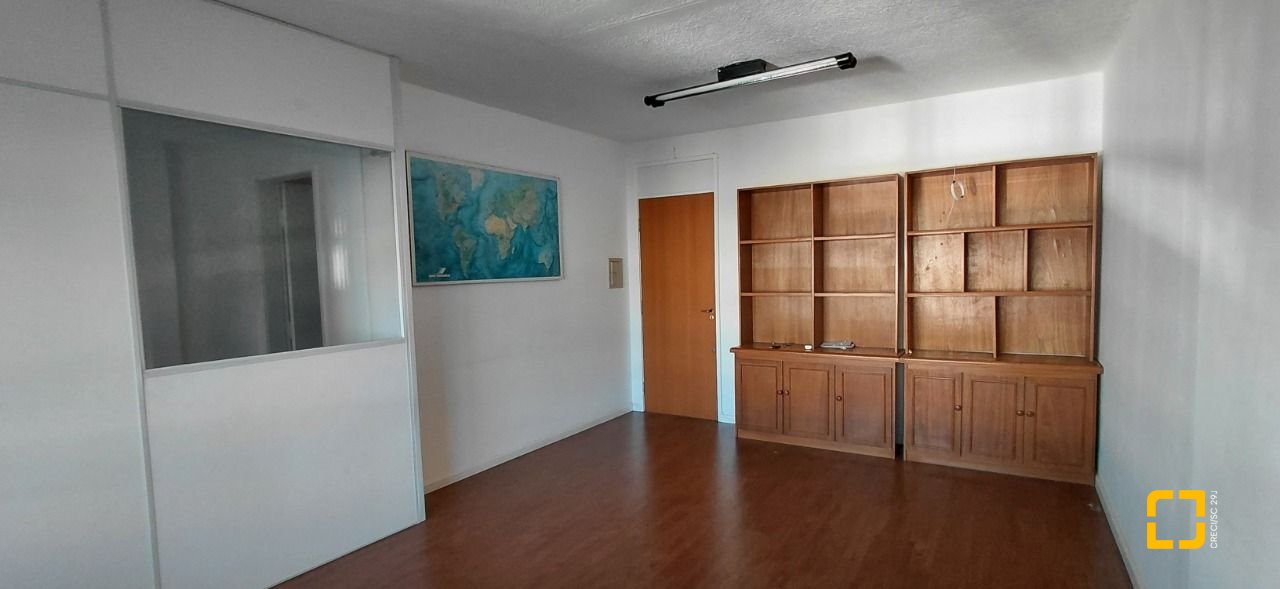 Sala com 32m², 1 garagem, no bairro Centro em Florianópolis