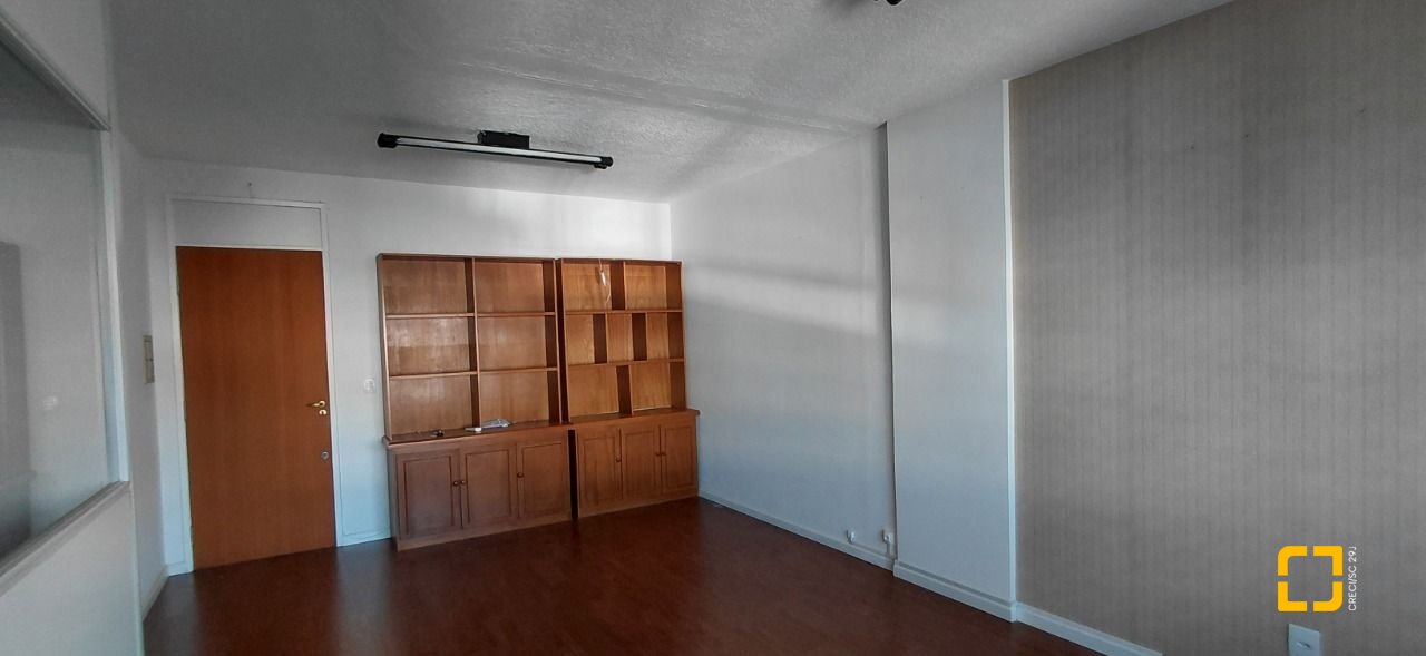 Sala com 32m², 1 garagem, no bairro Centro em Florianópolis