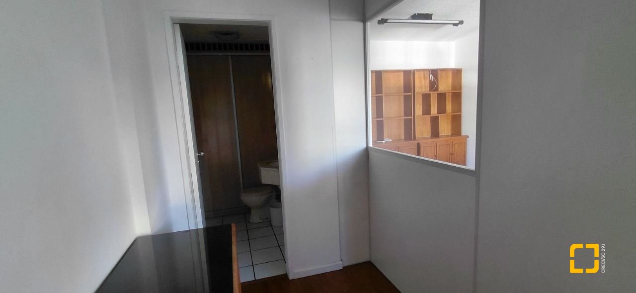 Sala com 32m², 1 garagem, no bairro Centro em Florianópolis