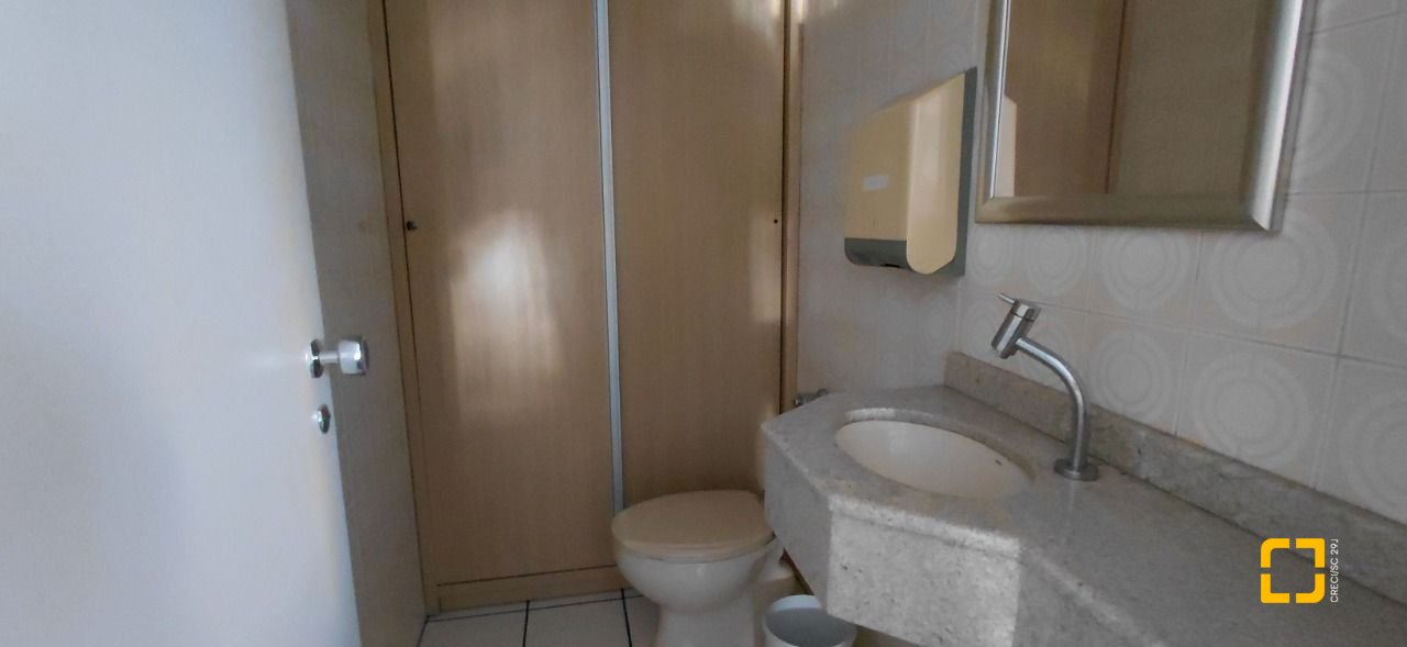 Sala com 32m², 1 garagem, no bairro Centro em Florianópolis