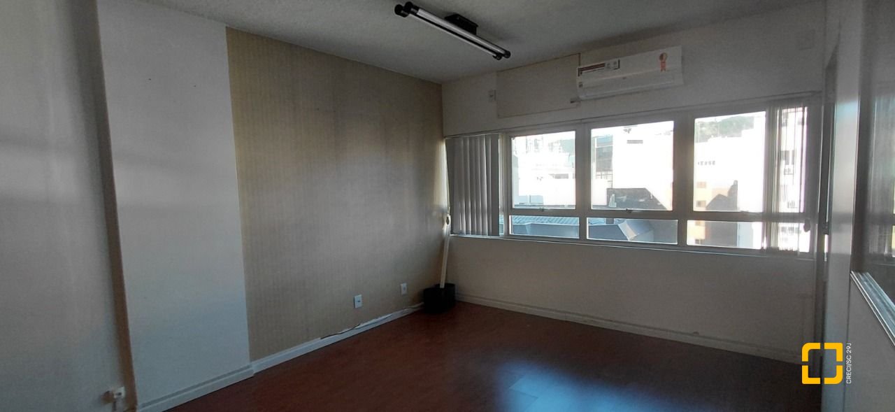 Sala com 32m², 1 garagem, no bairro Centro em Florianópolis
