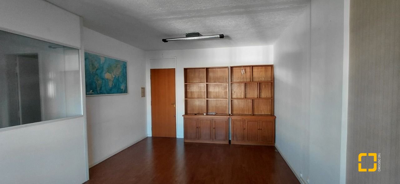 Sala com 32m², 1 garagem, no bairro Centro em Florianópolis