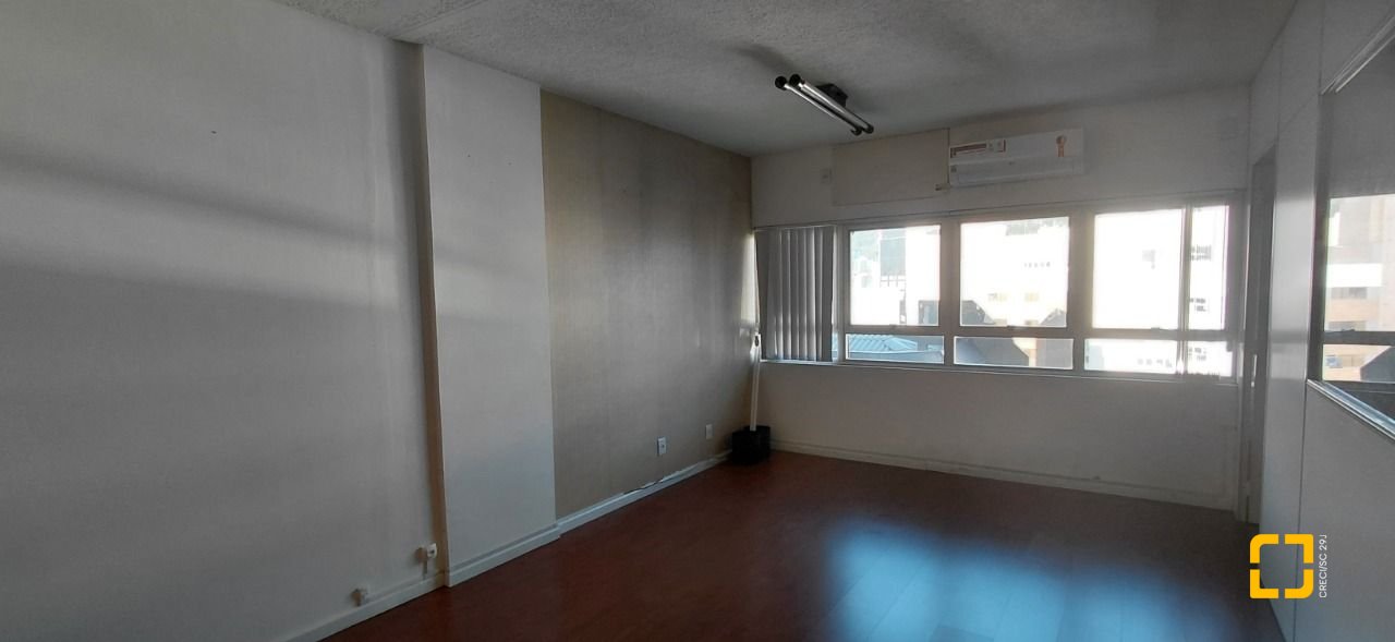 Sala com 32m², 1 garagem, no bairro Centro em Florianópolis