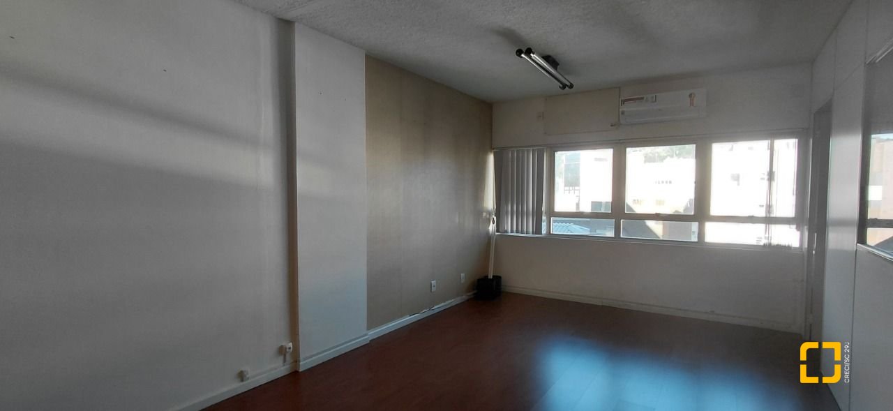 Sala com 32m², 1 garagem, no bairro Centro em Florianópolis