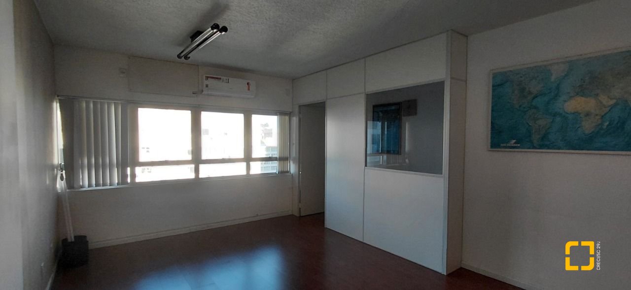 Sala com 32m², 1 garagem, no bairro Centro em Florianópolis
