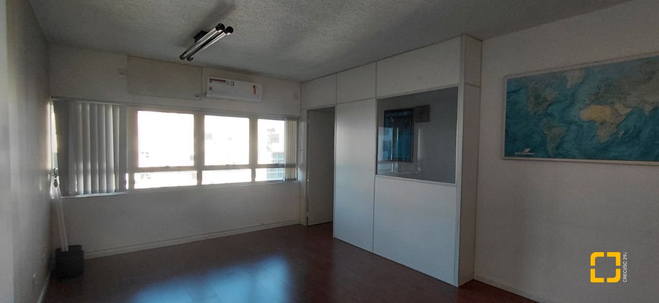 Sala com 32m², 1 garagem, no bairro Centro em Florianópolis