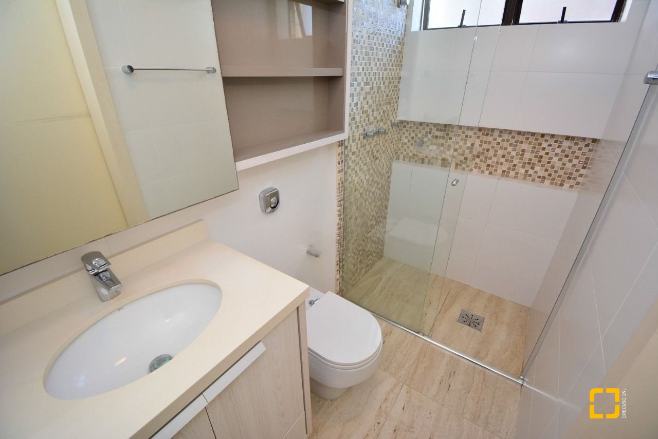Apartamento com 128m², 6 quartos (sendo 3 suítes), 2 garagens, no bairro Centro em Florianópolis