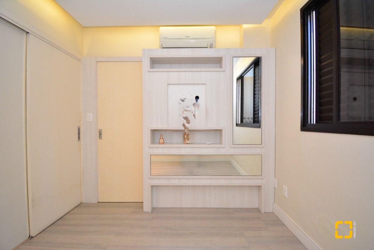 Apartamento com 128m², 6 quartos (sendo 3 suítes), 2 garagens, no bairro Centro em Florianópolis