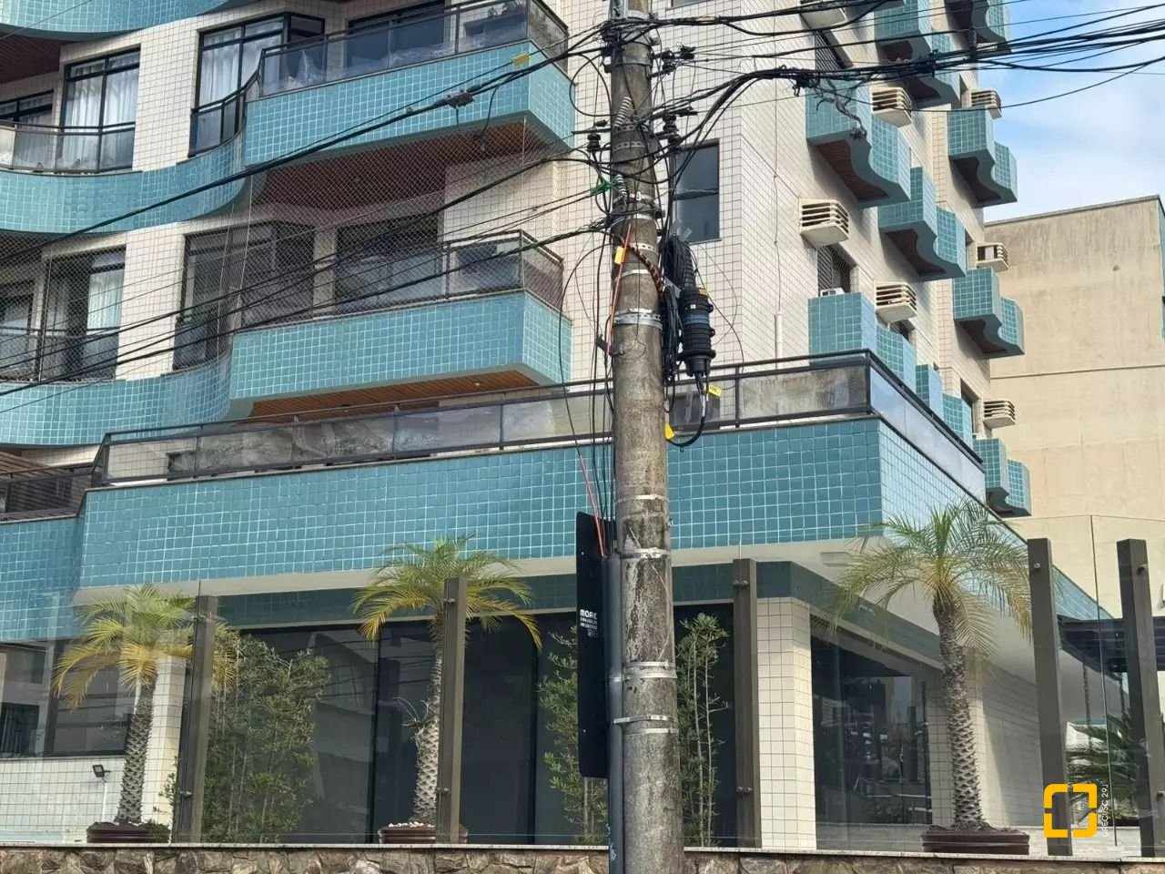 Apartamento com 128m², 6 quartos (sendo 3 suítes), 2 garagens, no bairro Centro em Florianópolis