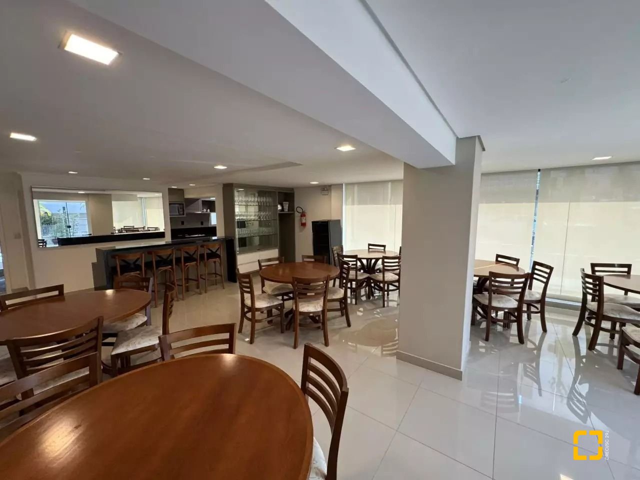 Apartamento com 128m², 6 quartos (sendo 3 suítes), 2 garagens, no bairro Centro em Florianópolis
