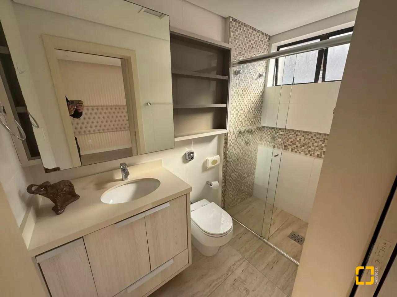 Apartamento com 128m², 6 quartos (sendo 3 suítes), 2 garagens, no bairro Centro em Florianópolis