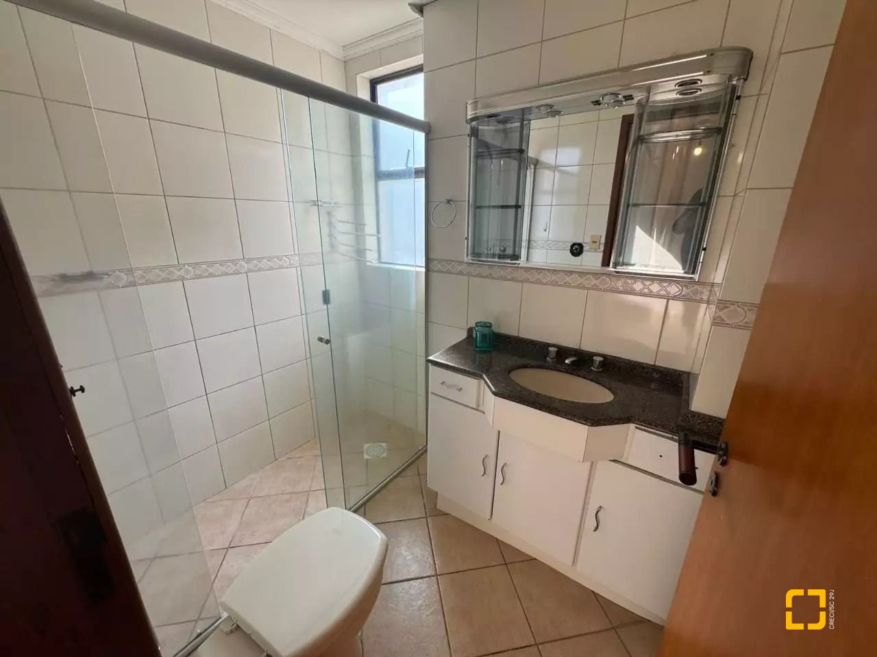 Apartamento com 128m², 6 quartos (sendo 3 suítes), 2 garagens, no bairro Centro em Florianópolis