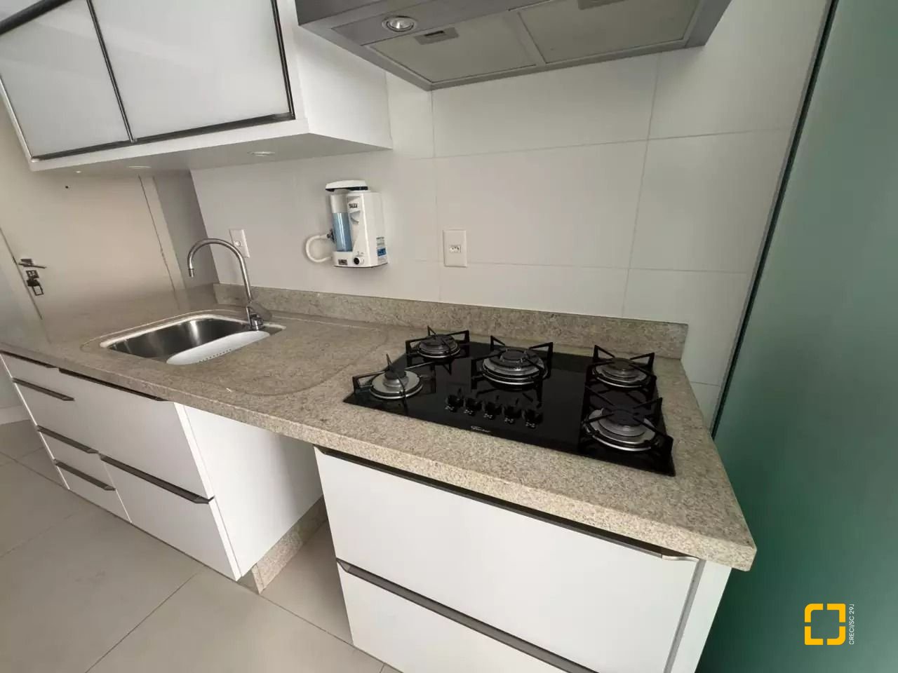 Apartamento com 128m², 6 quartos (sendo 3 suítes), 2 garagens, no bairro Centro em Florianópolis