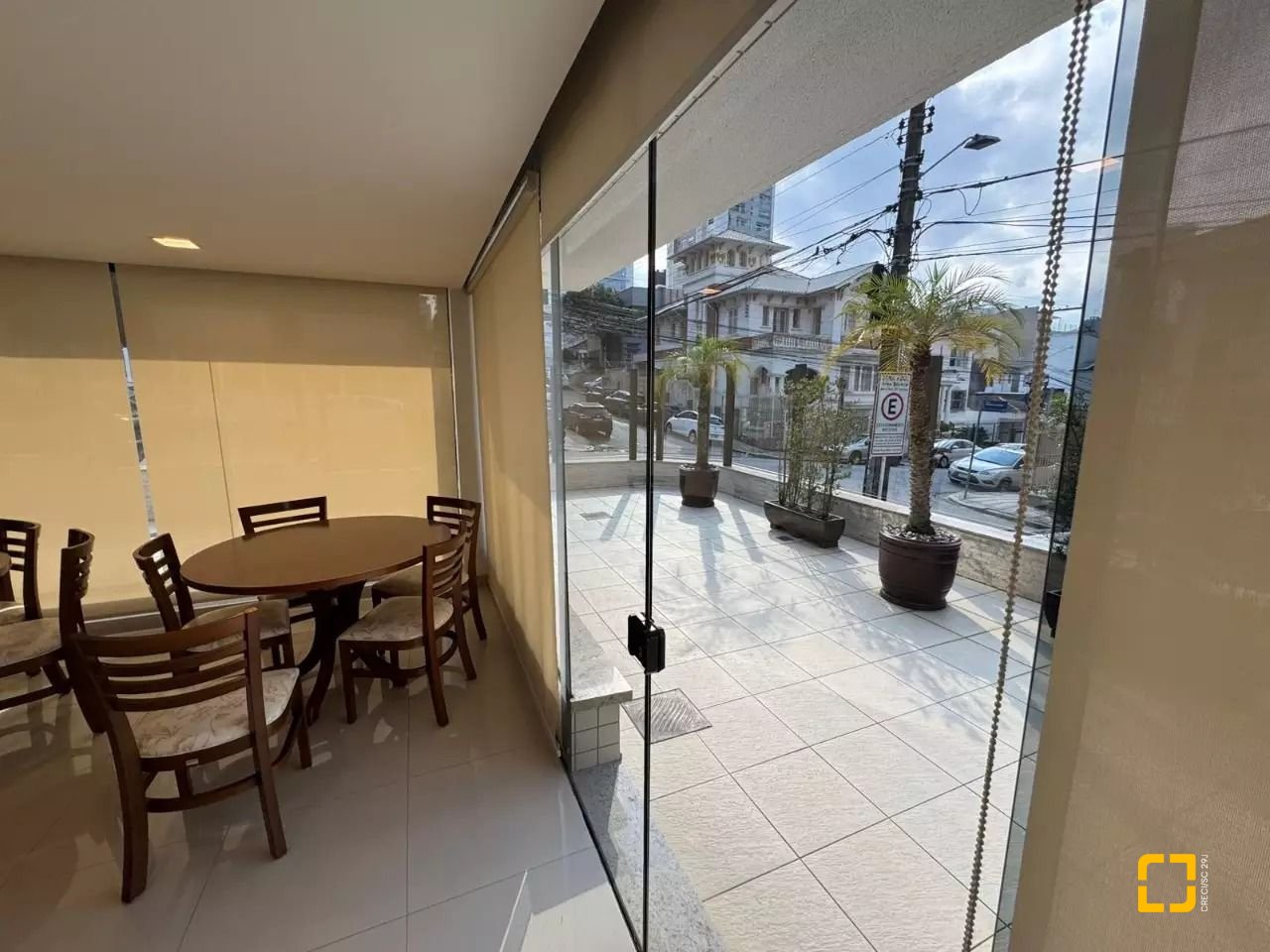 Apartamento com 128m², 6 quartos (sendo 3 suítes), 2 garagens, no bairro Centro em Florianópolis