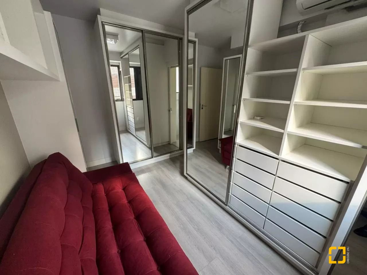 Apartamento com 128m², 6 quartos (sendo 3 suítes), 2 garagens, no bairro Centro em Florianópolis