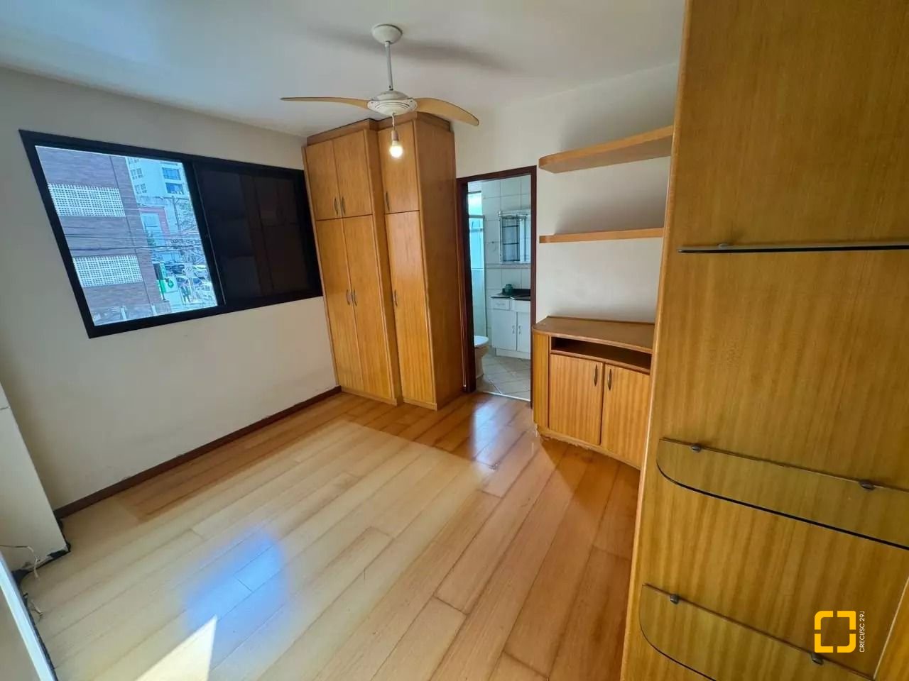 Apartamento com 128m², 6 quartos (sendo 3 suítes), 2 garagens, no bairro Centro em Florianópolis