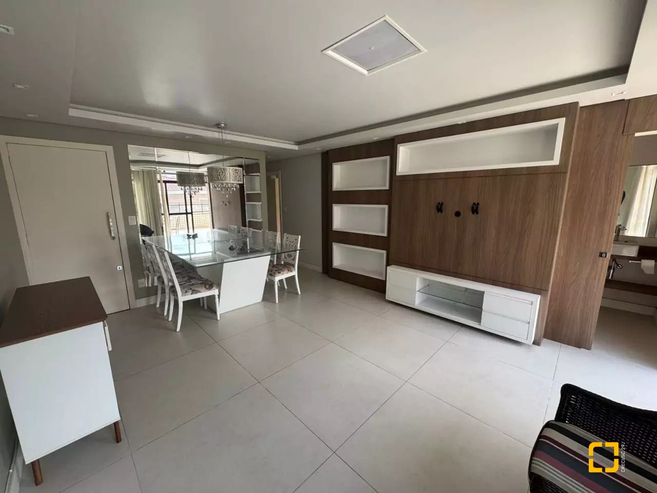 Apartamento com 128m², 6 quartos (sendo 3 suítes), 2 garagens, no bairro Centro em Florianópolis