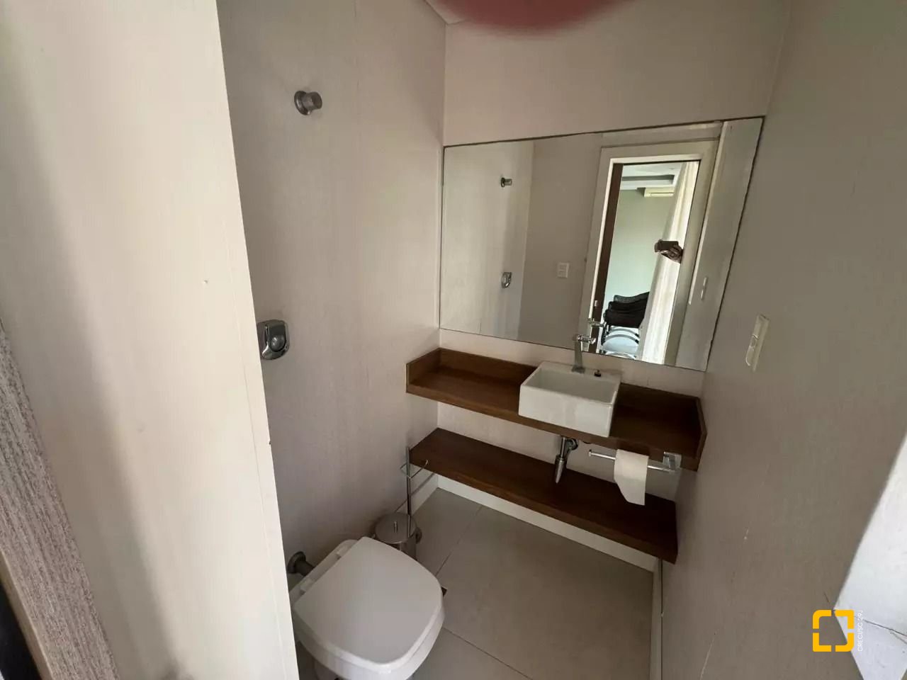 Apartamento com 128m², 6 quartos (sendo 3 suítes), 2 garagens, no bairro Centro em Florianópolis