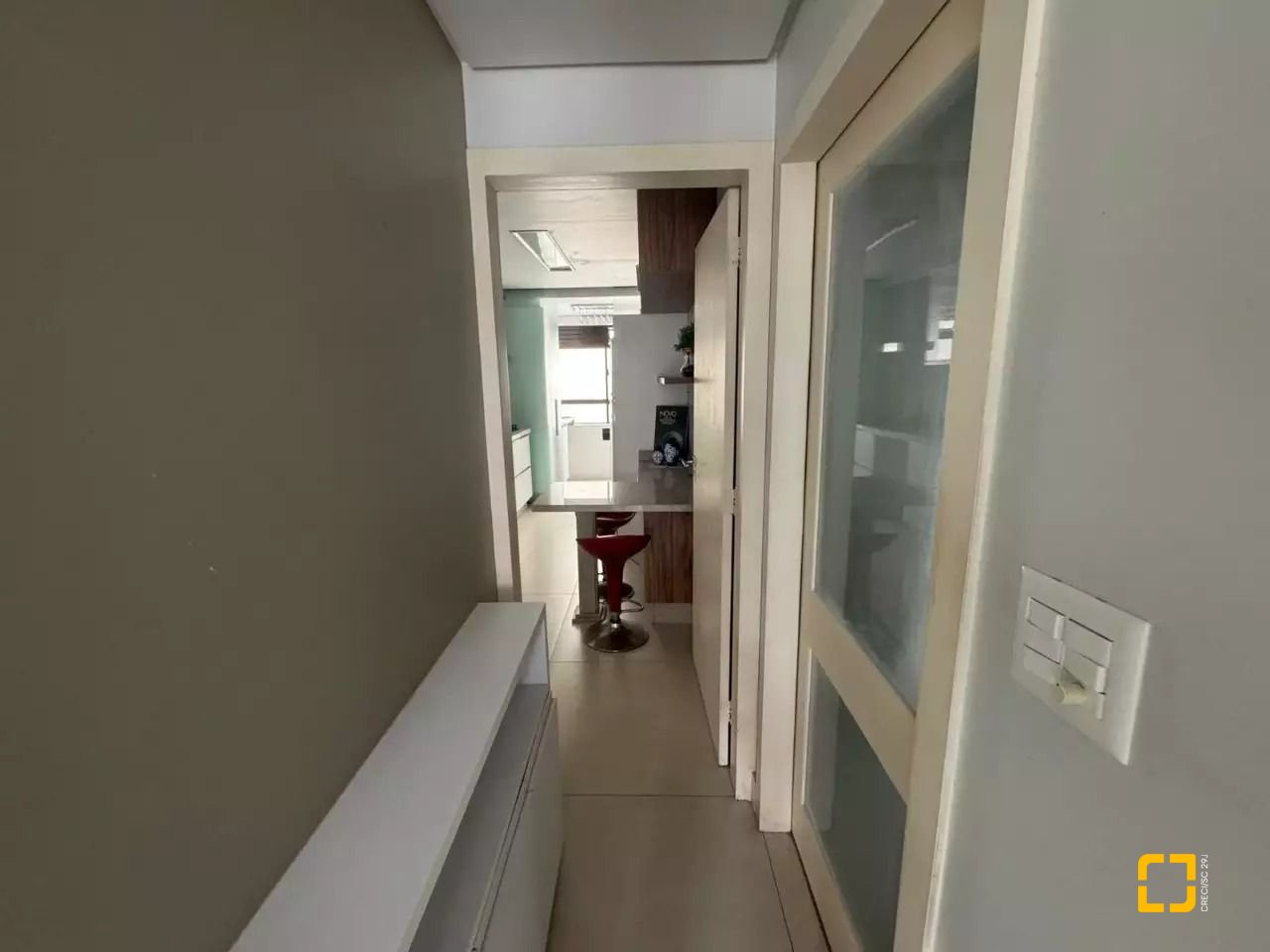 Apartamento com 128m², 6 quartos (sendo 3 suítes), 2 garagens, no bairro Centro em Florianópolis