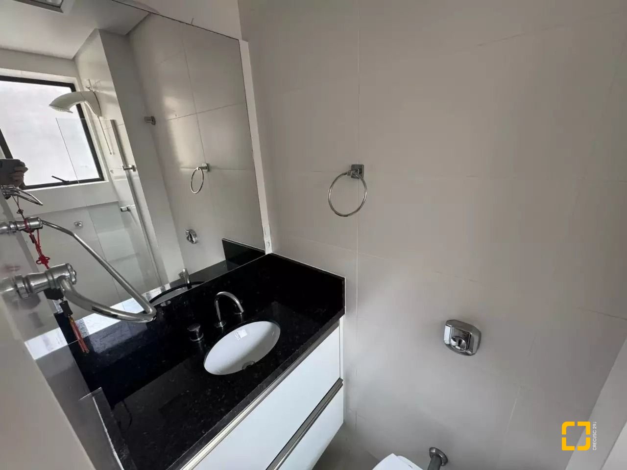 Apartamento com 128m², 6 quartos (sendo 3 suítes), 2 garagens, no bairro Centro em Florianópolis