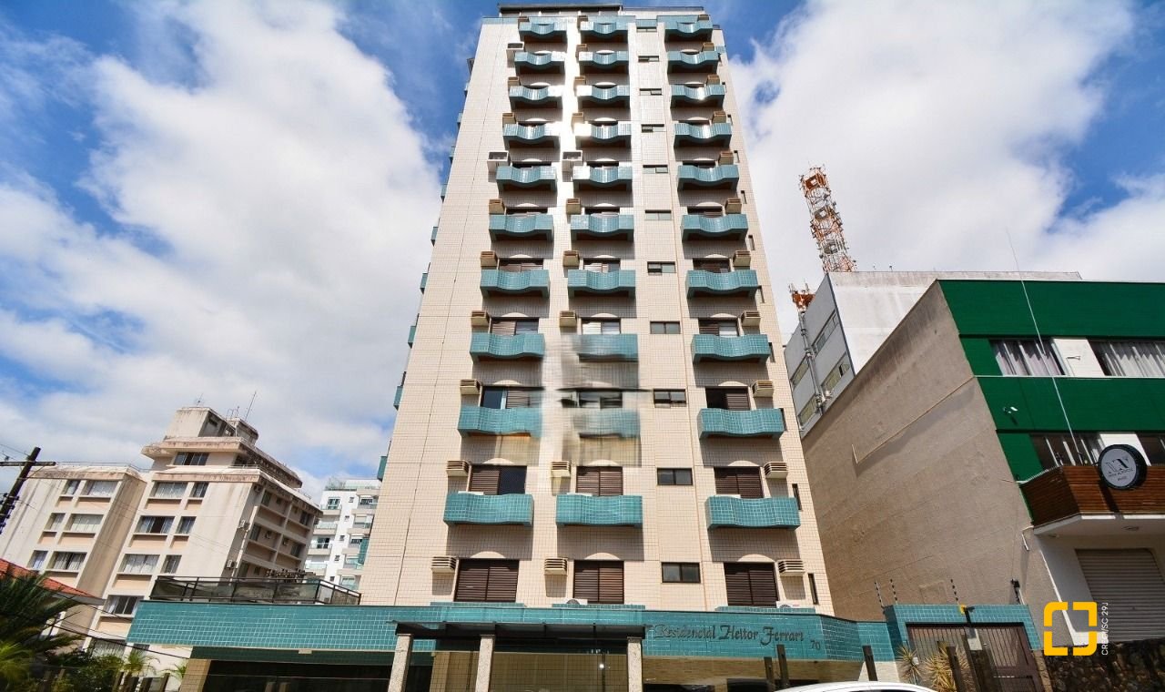 Apartamento com 128m², 6 quartos (sendo 3 suítes), 2 garagens, no bairro Centro em Florianópolis