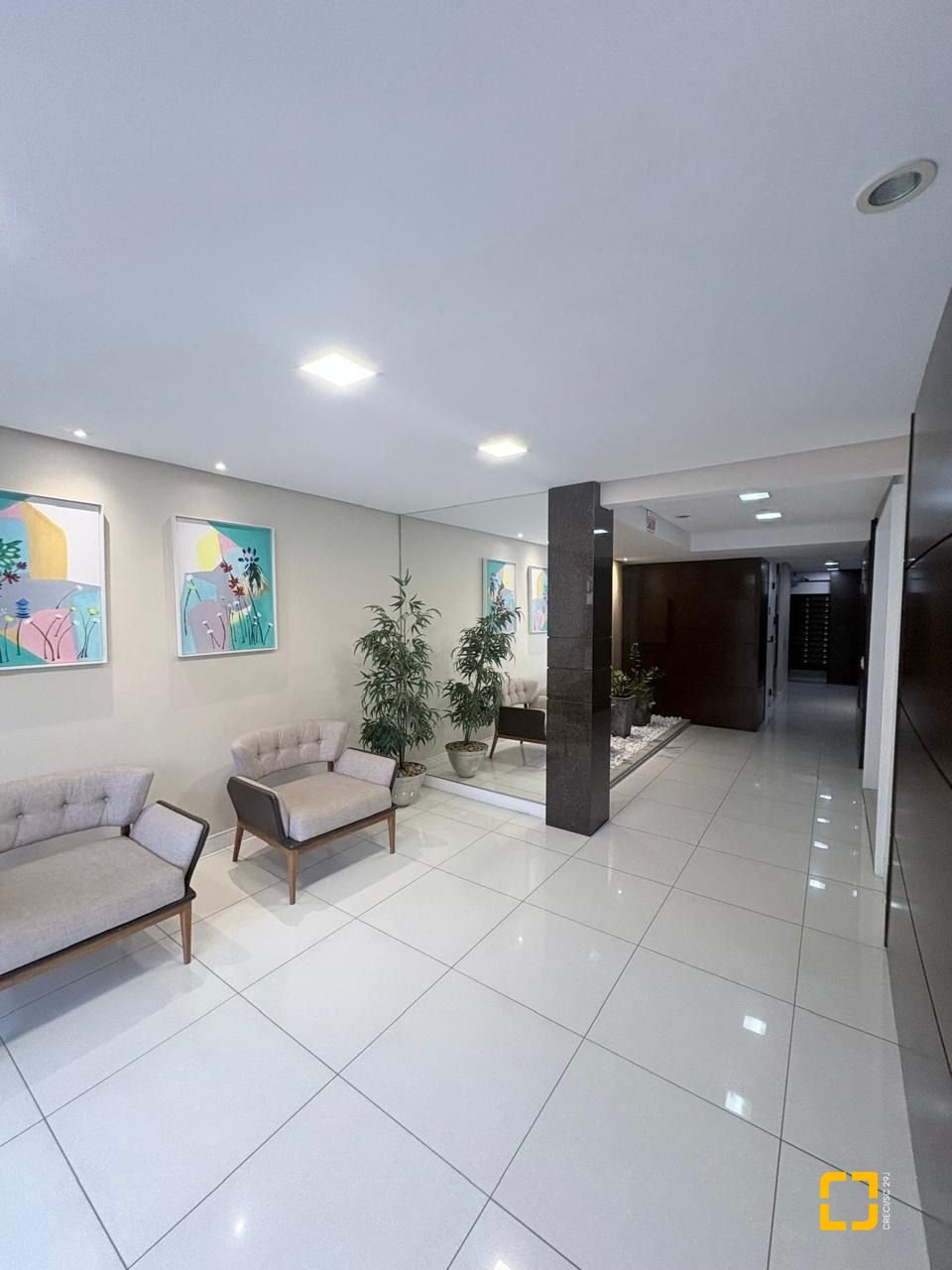 Apartamento com 67m², 3 quartos (sendo 1 suíte), 1 garagem, no bairro Centro em Florianópolis