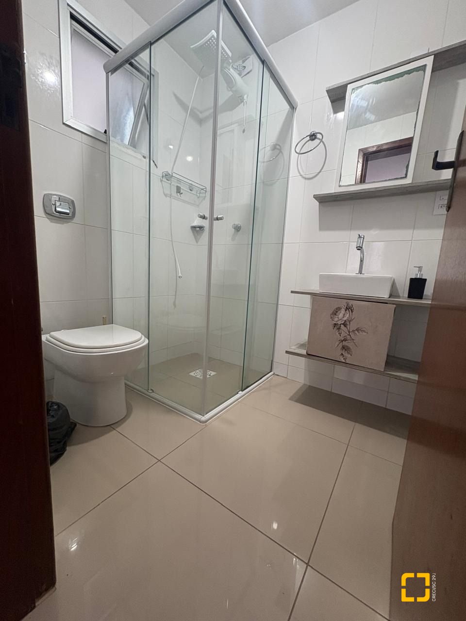 Apartamento com 67m², 3 quartos (sendo 1 suíte), 1 garagem, no bairro Centro em Florianópolis