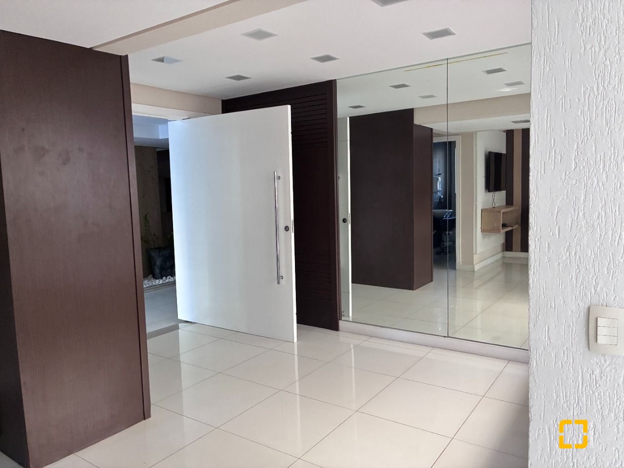 Apartamento com 67m², 3 quartos (sendo 1 suíte), 1 garagem, no bairro Centro em Florianópolis