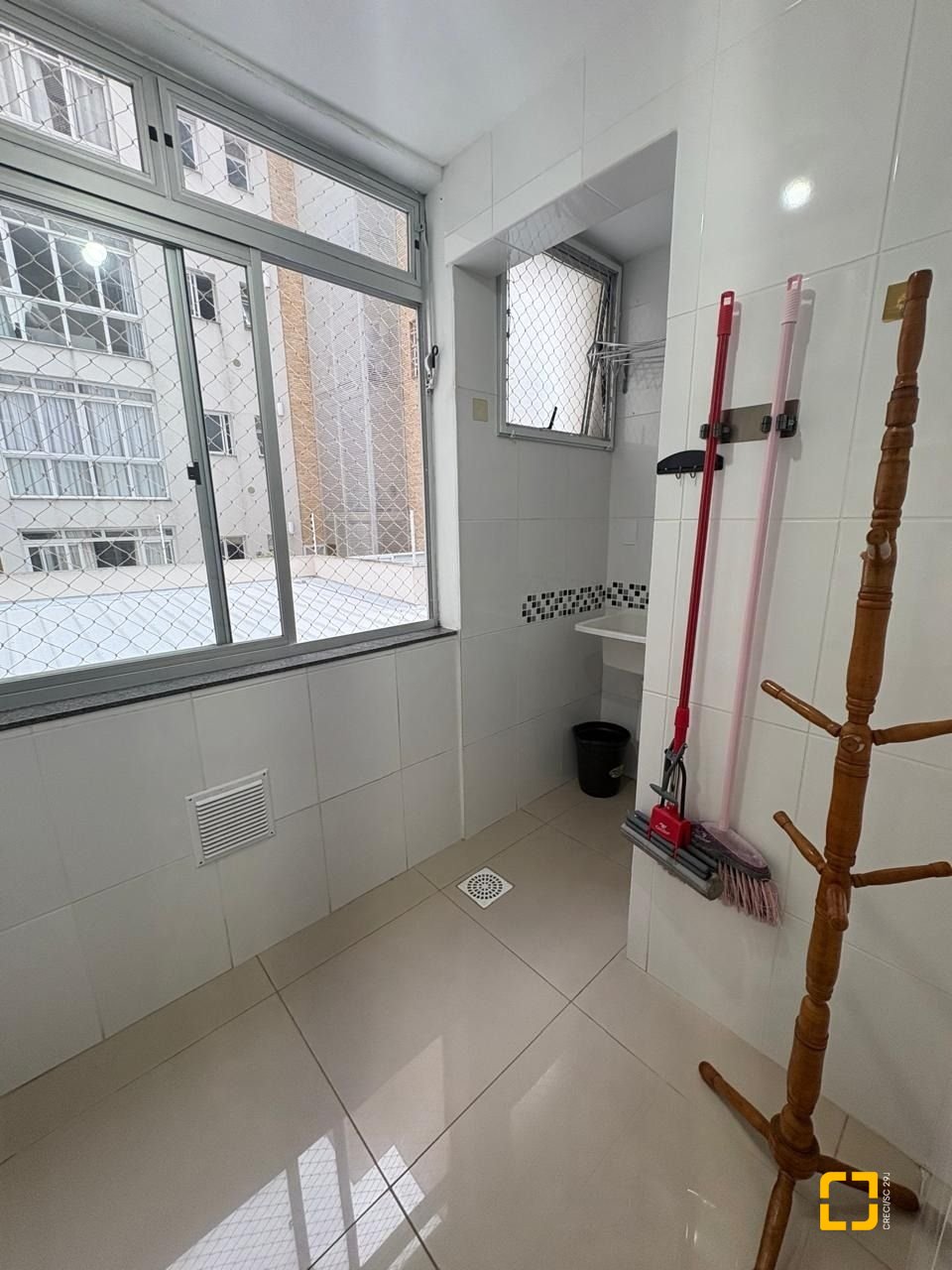 Apartamento com 67m², 3 quartos (sendo 1 suíte), 1 garagem, no bairro Centro em Florianópolis
