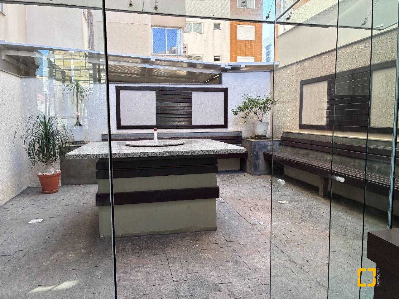 Apartamento com 67m², 3 quartos (sendo 1 suíte), 1 garagem, no bairro Centro em Florianópolis