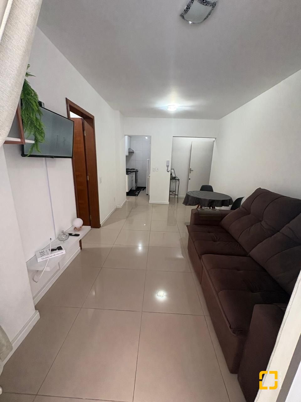 Apartamento com 67m², 3 quartos (sendo 1 suíte), 1 garagem, no bairro Centro em Florianópolis