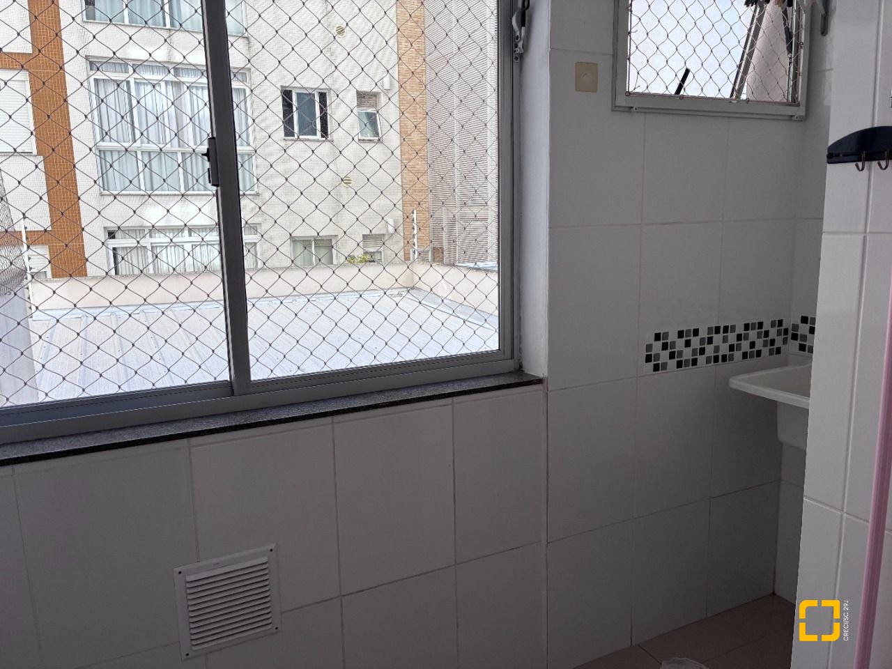 Apartamento com 67m², 3 quartos (sendo 1 suíte), 1 garagem, no bairro Centro em Florianópolis