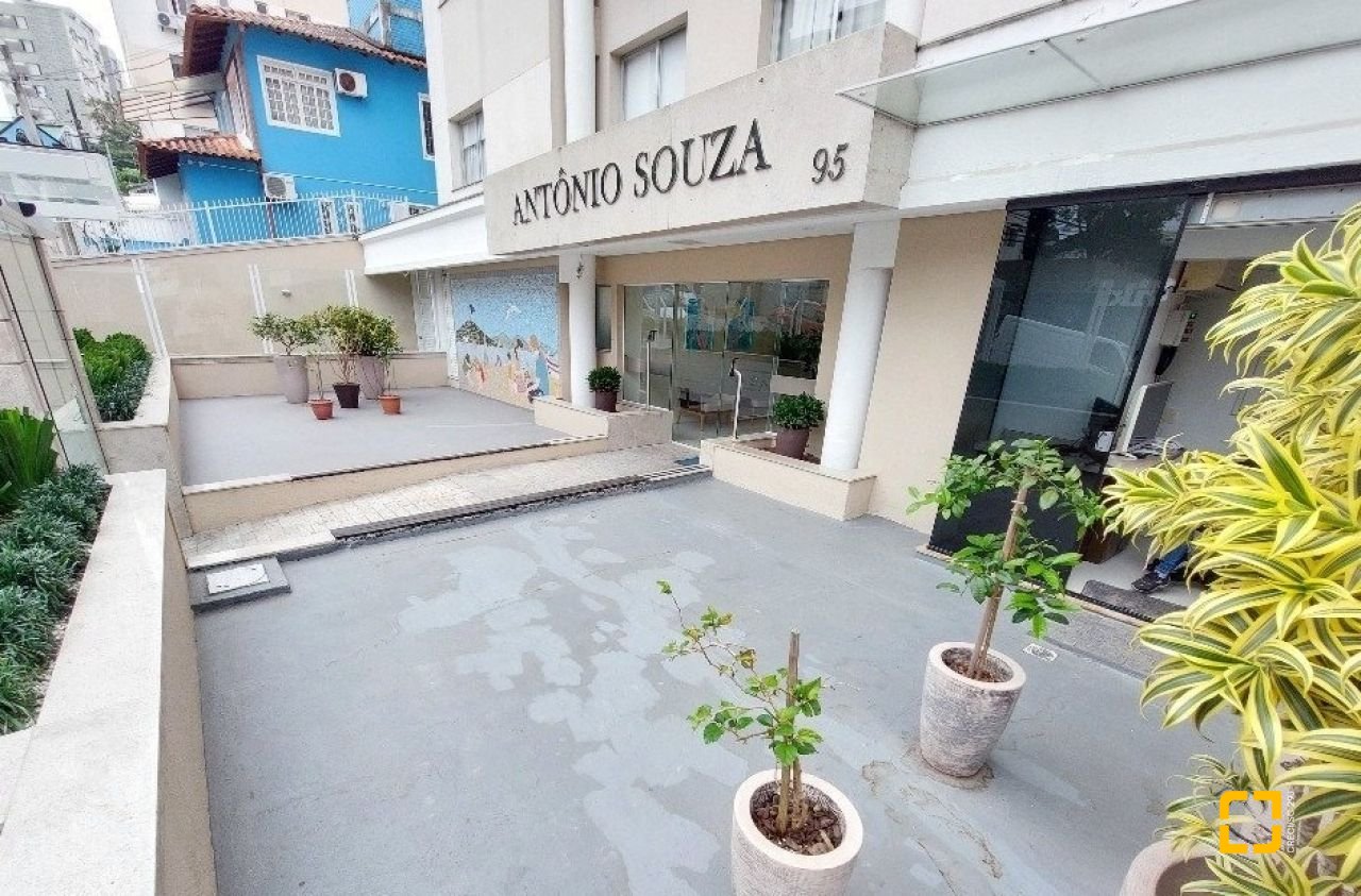 Apartamento com 67m², 3 quartos (sendo 1 suíte), 1 garagem, no bairro Centro em Florianópolis