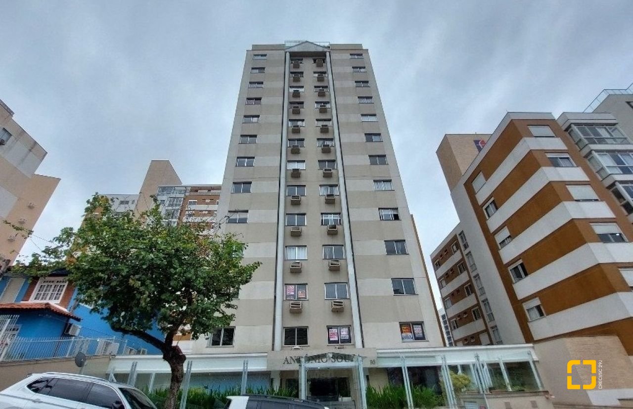 Apartamento com 67m², 3 quartos (sendo 1 suíte), 1 garagem, no bairro Centro em Florianópolis