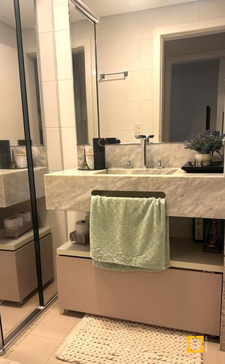 Apartamento com 110m², 4 quartos (sendo 1 suíte), 2 garagens, no bairro Agronômica em Florianópolis
