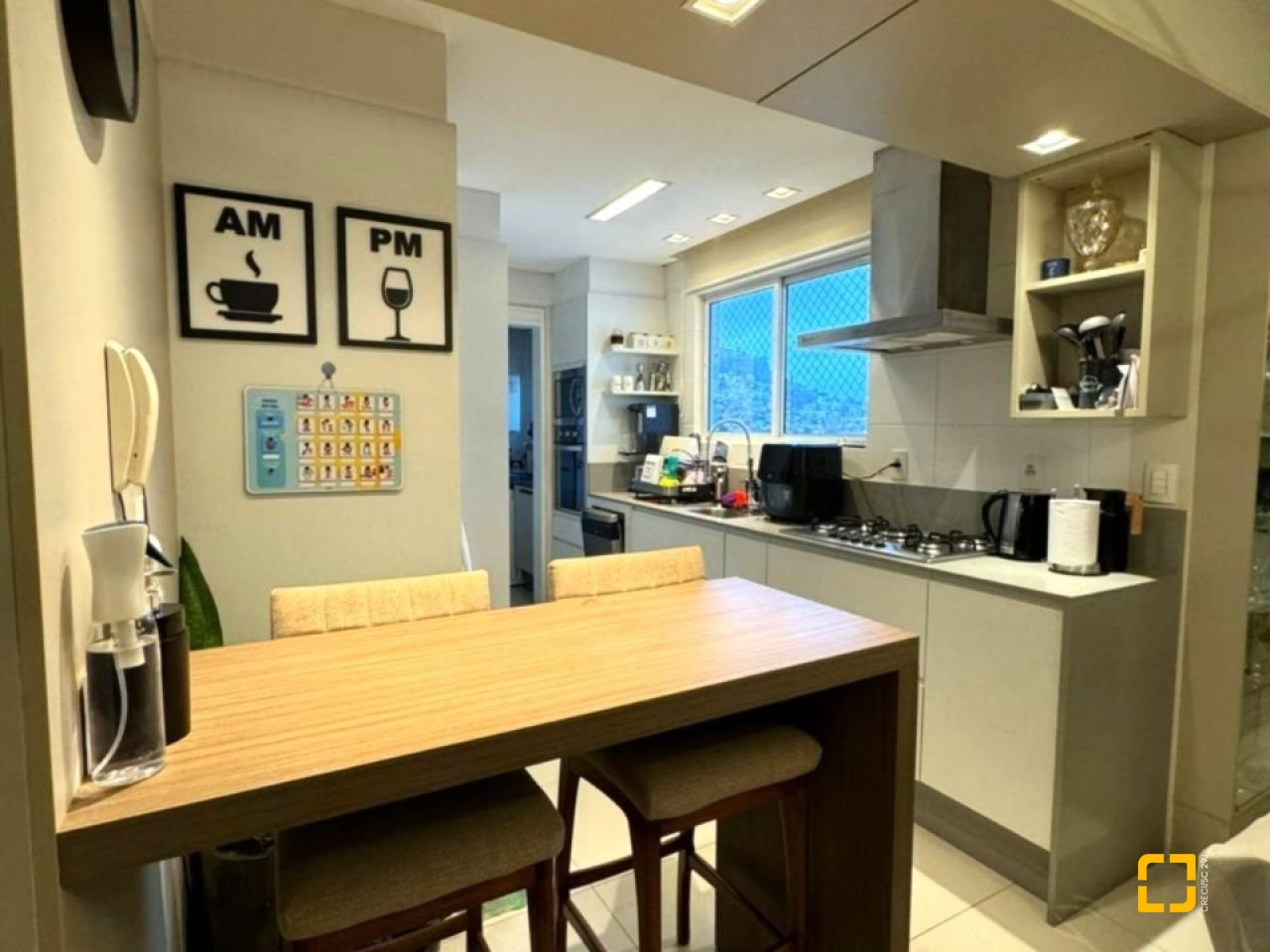 Apartamento com 110m², 4 quartos (sendo 1 suíte), 2 garagens, no bairro Agronômica em Florianópolis