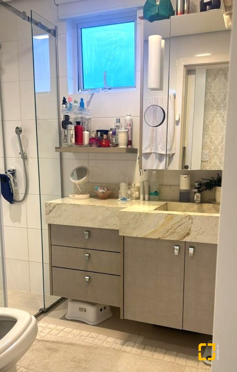 Apartamento com 110m², 4 quartos (sendo 1 suíte), 2 garagens, no bairro Agronômica em Florianópolis
