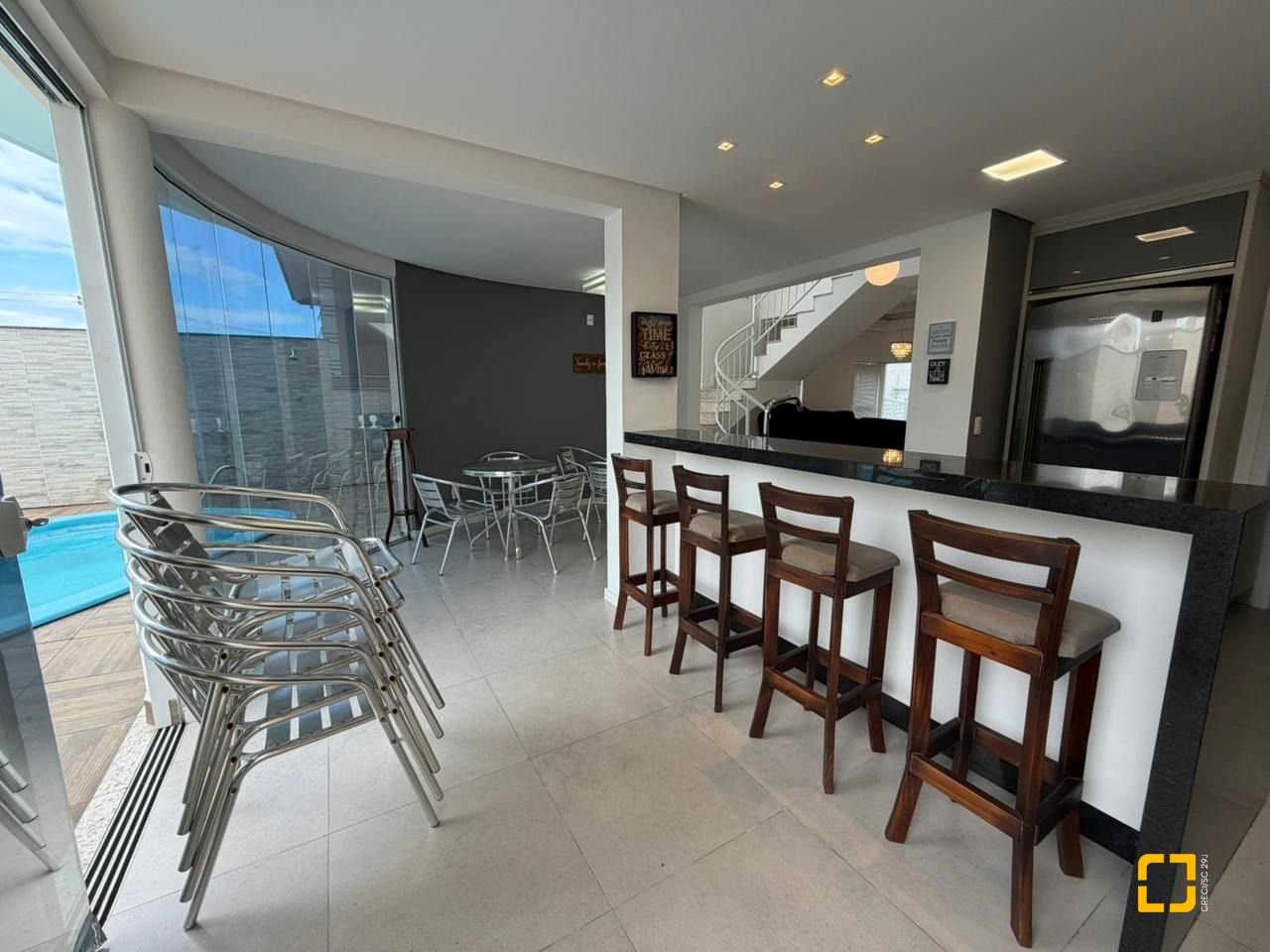 Casa com 292m², 4 quartos (sendo 1 suíte), 3 garagens, no bairro Pedra Branca em Palhoça
